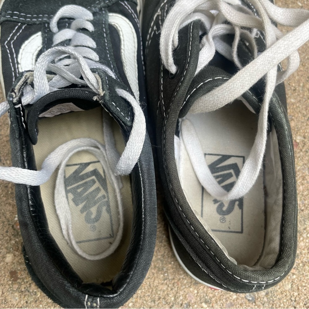 VANS Women’s Mismatched Black White Old Skool Sneakers Classic Size 6 - Picture 8 of 11
